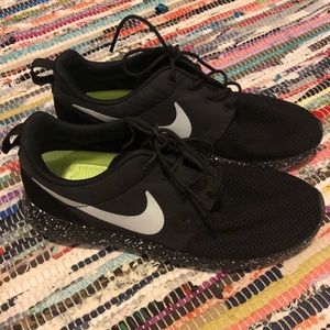 Nike Black and White Speckled Roshe Runs